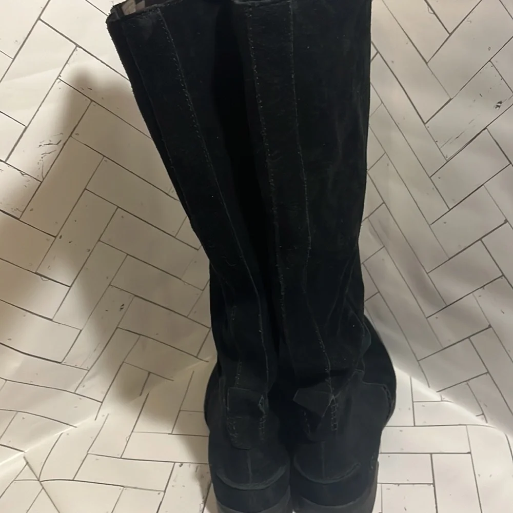 Black suede leather Ugg boots size 9 - Picture 3 of 4